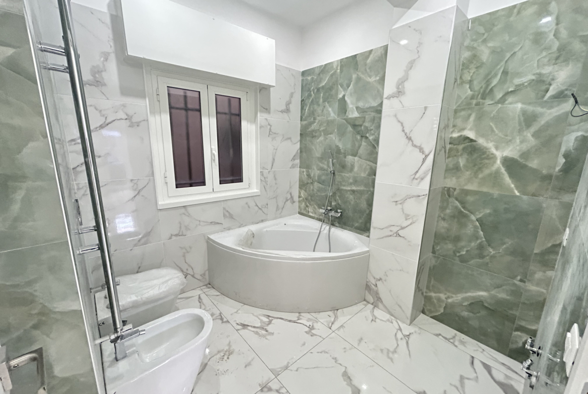 Apartamento de 4 dormitorios en Rome, Italy No. 16869