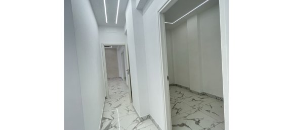 Apartamento de 4 dormitorios en Rome, Italy No. 16869 2