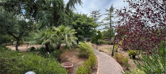 Villa de 3 dormitorios en Bitonto, Italy No. 336734 2