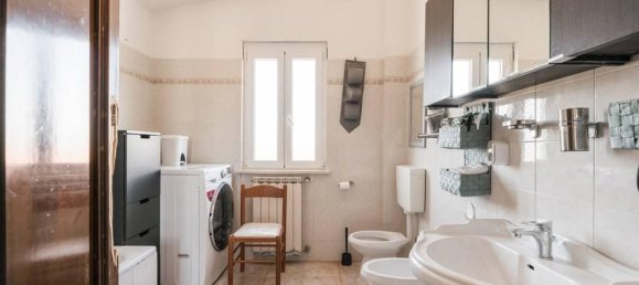 4 rooms Apartment in Rome, Italy No. 34136 37