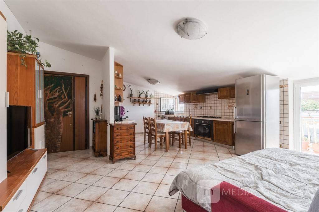 4 rooms Apartment in Rome, Italy No. 34136