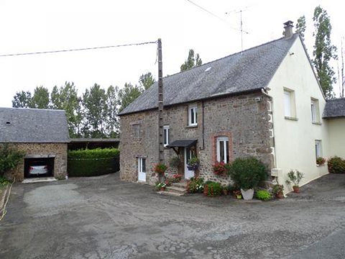 3 bedrooms Farm in Gorron, France No. 20506