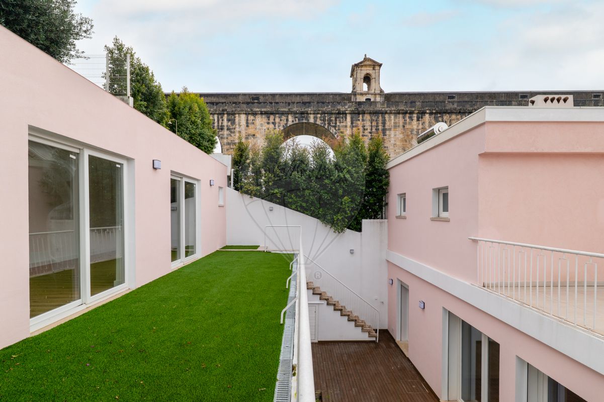 4 bedrooms House in Lisbon, Portugal No. 54473