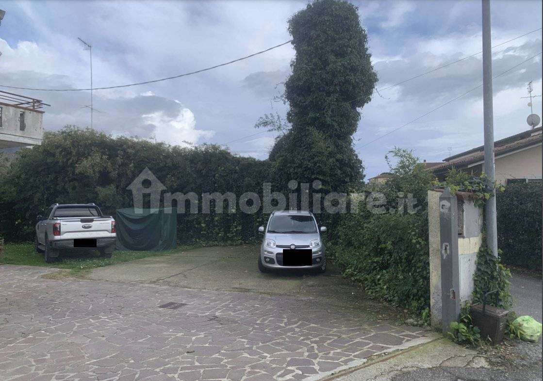 4 bedrooms Apartment in Massa, Italy No. 51904