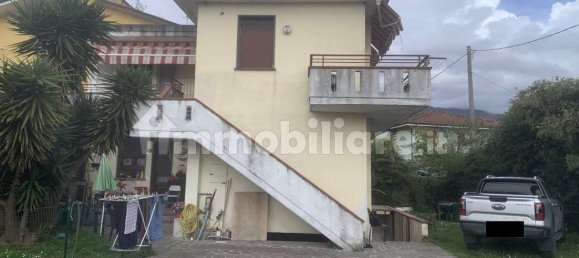 4 bedrooms Apartment in Massa, Italy No. 51904 3