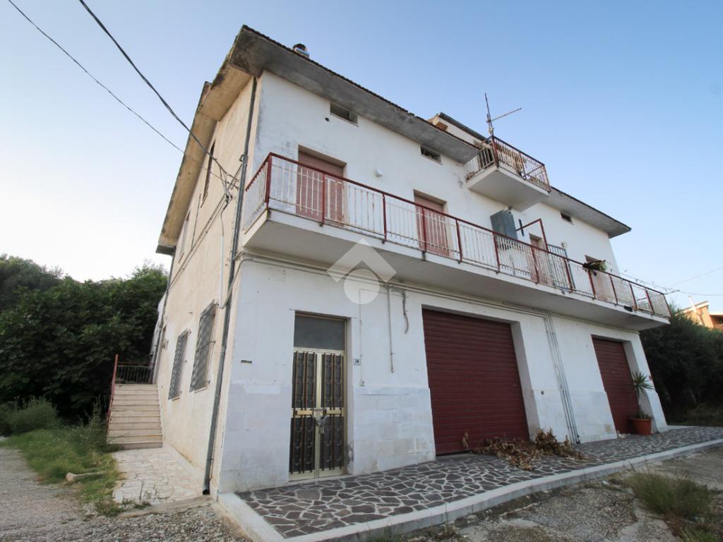 Apartamento T4 em Città Sant'Angelo, Italy N.º 318062