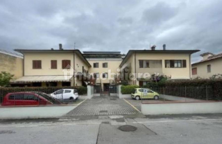 4 bedrooms Apartment in Pistoia, Italy No. 356788