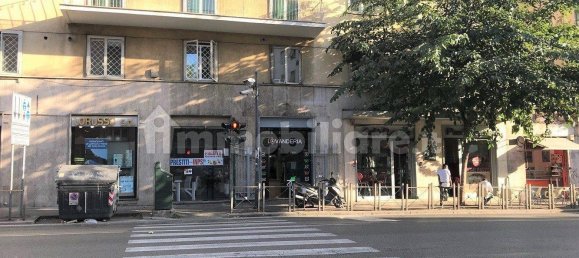 2 rooms Commercial property in Rome, Italy No. 350528 8