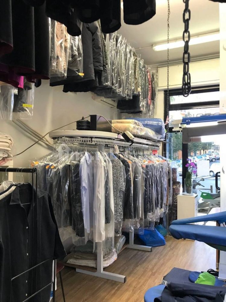 2 rooms Commercial property in Rome, Italy No. 350528