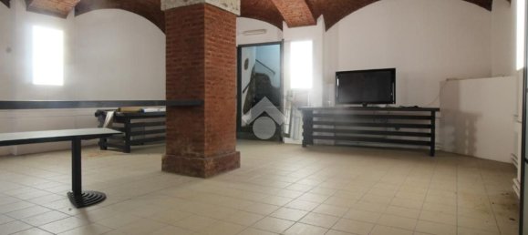 400m² Commercial property in Brescia, Italy No. 142434 4