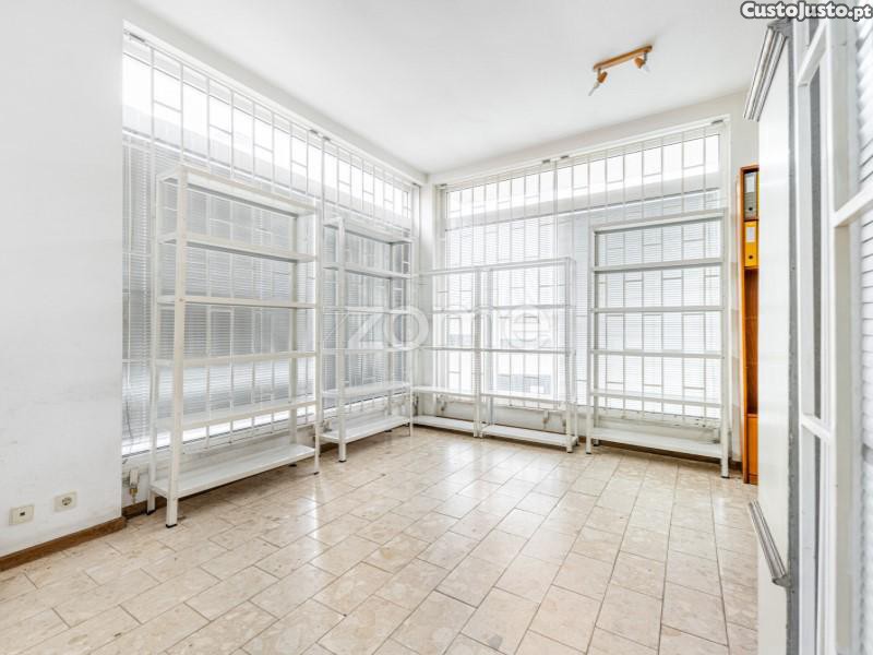 17m² Office in Sobreira, Portugal No. 50552