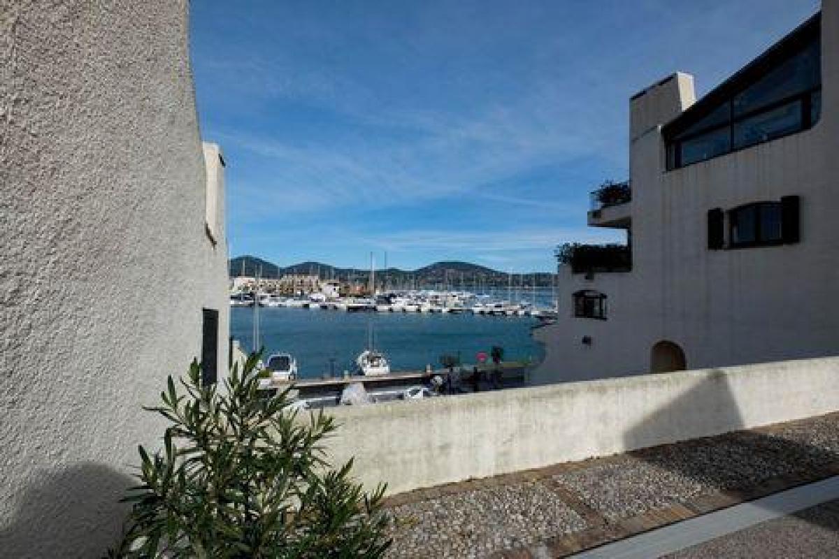 2 bedrooms Condo in Cogolin, France No. 11475