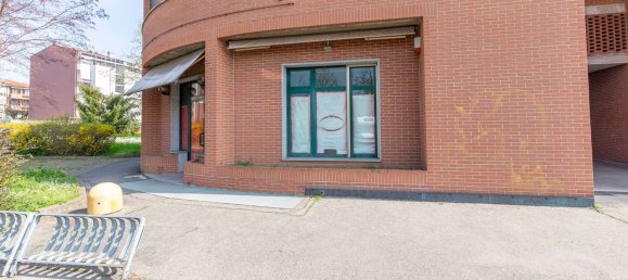 102m² Commercial property in Gessate, Italy No. 122309 3