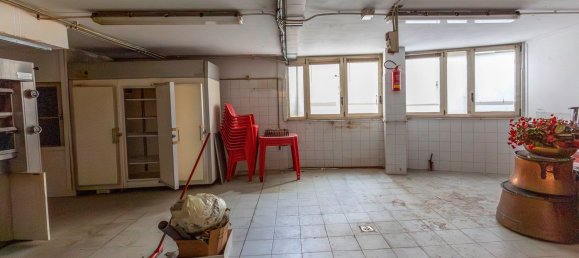 102m² Commercial property in Gessate, Italy No. 122309 14