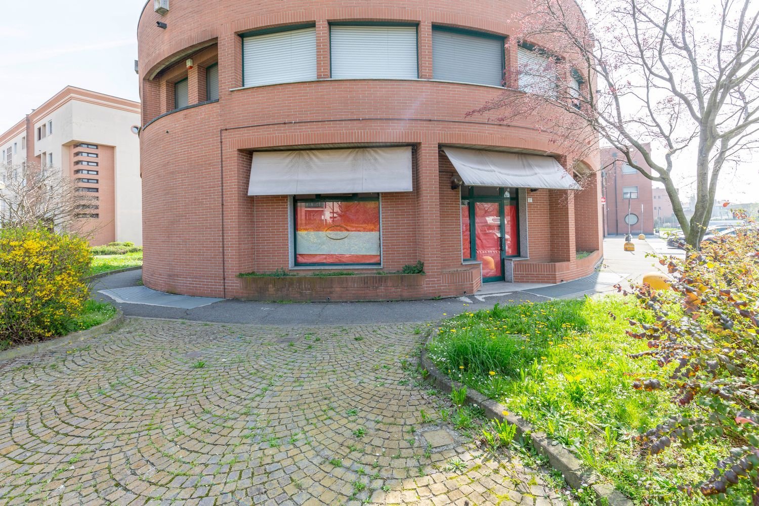 102m² Commercial property in Gessate, Italy No. 122309