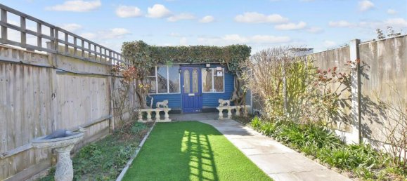 3 bedrooms House in Essex, United Kingdom No. 4136 17