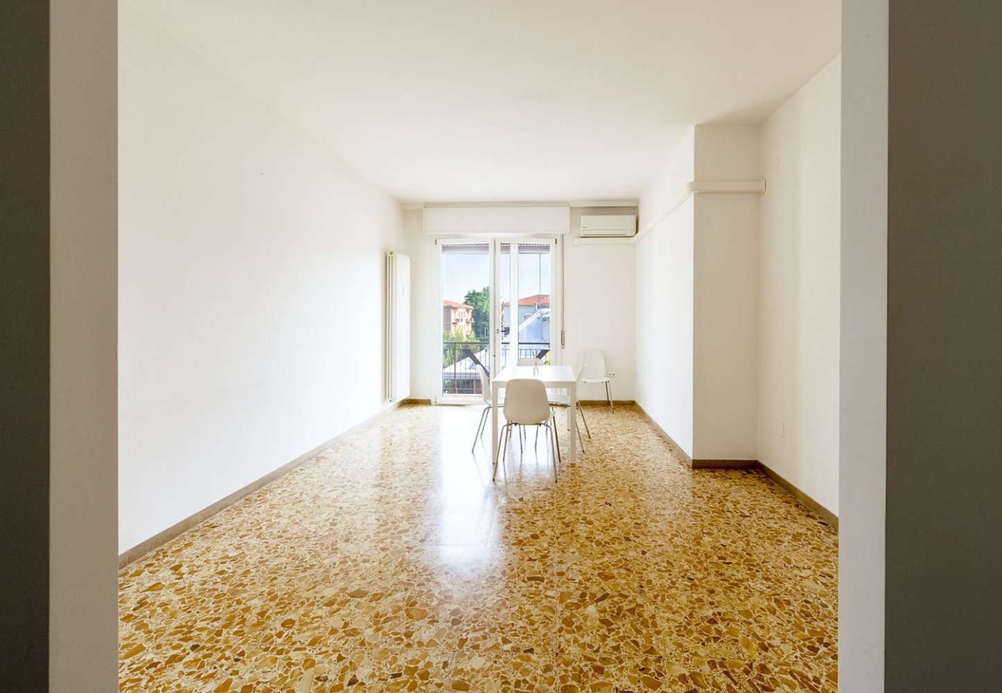 3 bedrooms Apartment in Modena, Italy No. 353657