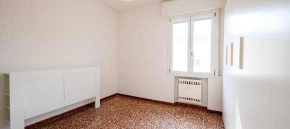 3 bedrooms Apartment in Modena, Italy No. 353657 5