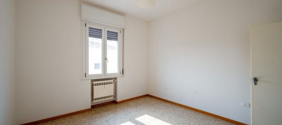 3 bedrooms Apartment in Modena, Italy No. 353657 3