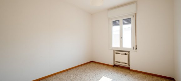 3 bedrooms Apartment in Modena, Italy No. 353657 4