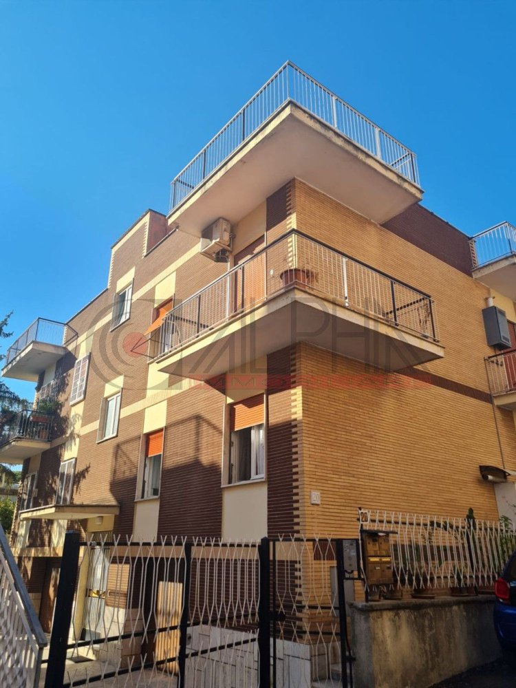 3 rooms Apartment in Rome, Italy No. 89224