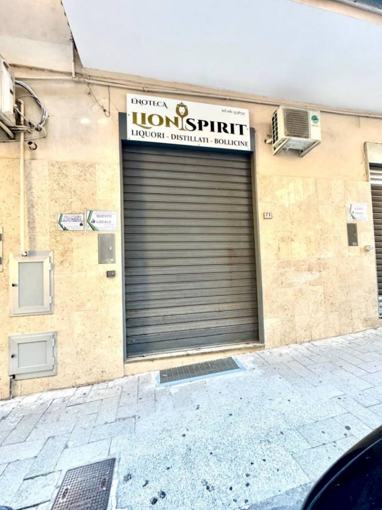  عقار تجاري في Pagani, Italy 50متر مربع رقم 342615