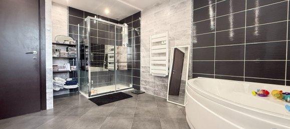 4 bedrooms House in Haraucourt, France No. 209112 3