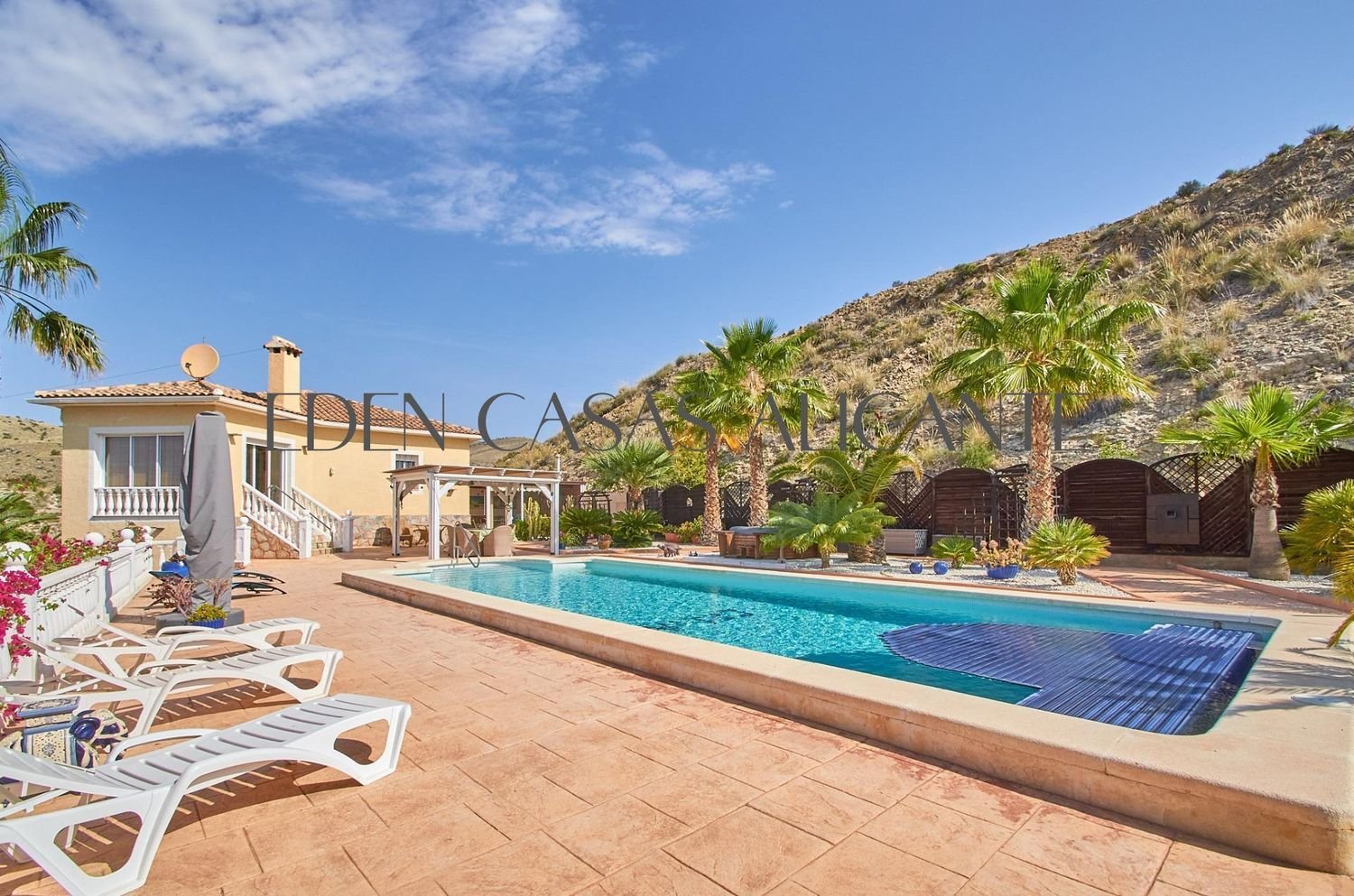 Дом с 4 спальнями в Аликанте, Испания № 150080