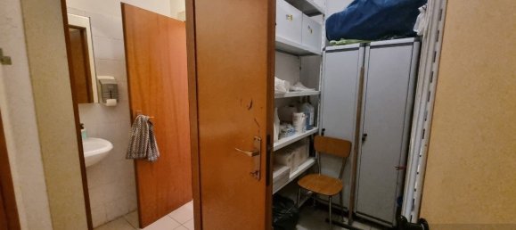 90m² Commercial property in Florence, Italy No. 218558 16