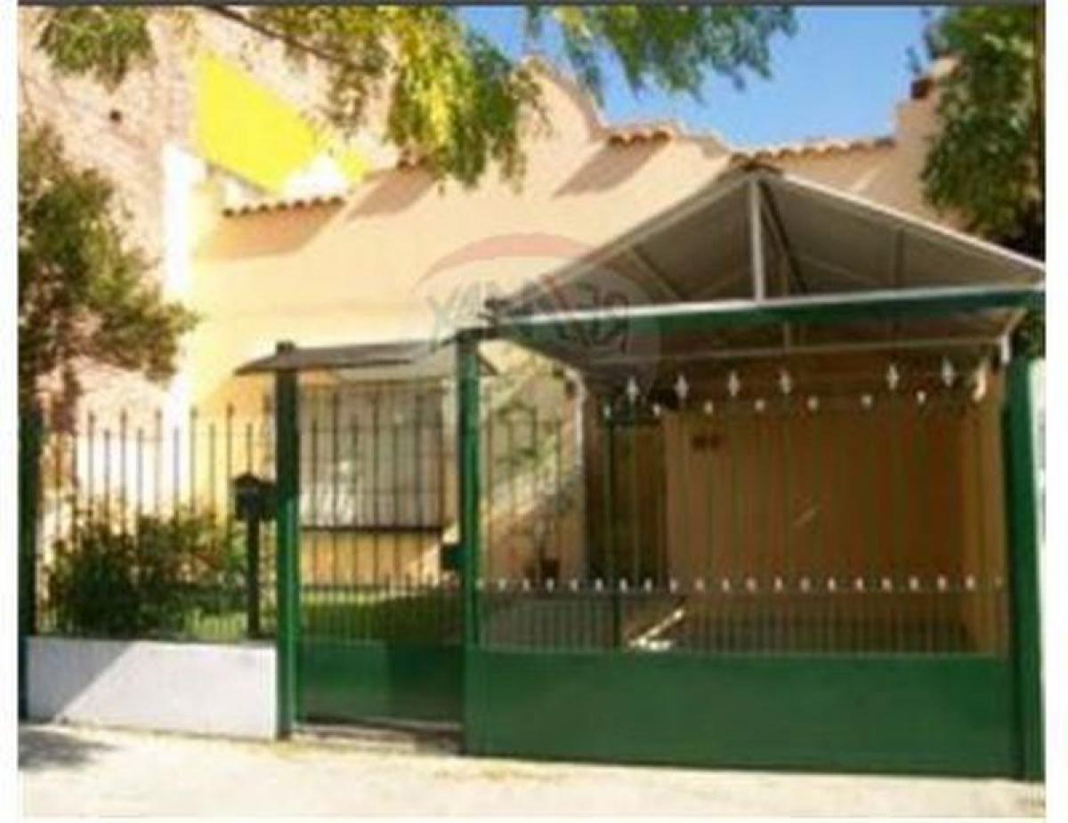 4 bedrooms House in Lanus, Argentina No. 19803