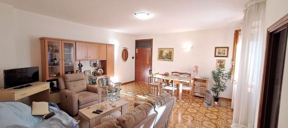 3 bedrooms Apartment in Tuoro sul Trasimeno, Italy No. 380700 2