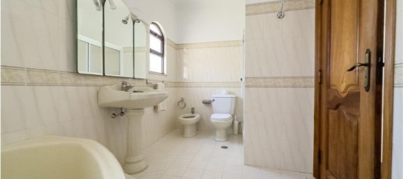 4 bedrooms Villa in Faro, Portugal No. 129318 2