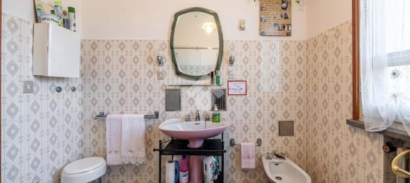 4 bedrooms Villa in Vezzano sul Crostolo, Italy No. 257862 12