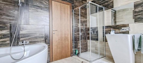 5 bedrooms Villa in Limassol, Cyprus No. 13138 8