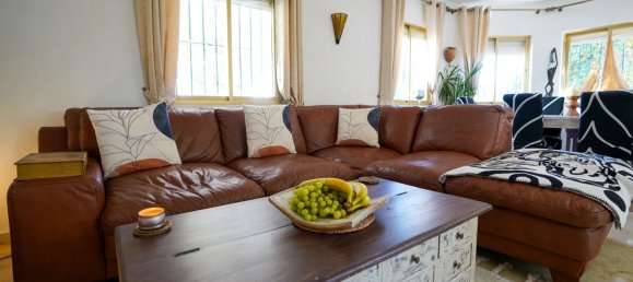 3 bedrooms Villa in Estepona, Spain No. 151374 6