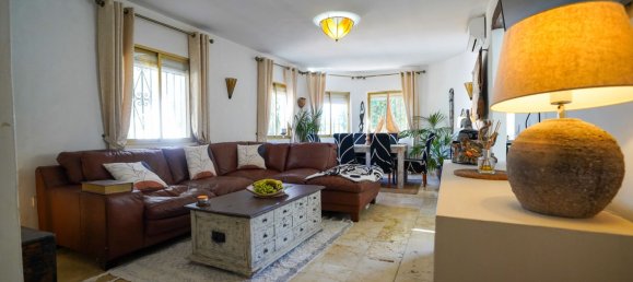 3 bedrooms Villa in Estepona, Spain No. 151374 5