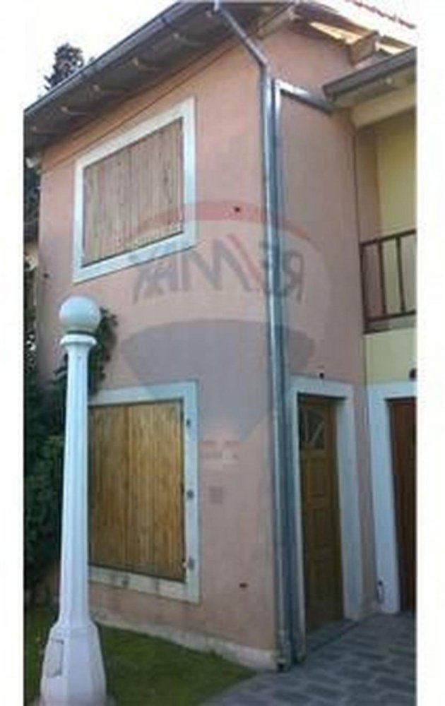 2 bedrooms House in Hurlingham, Argentina No. 6021