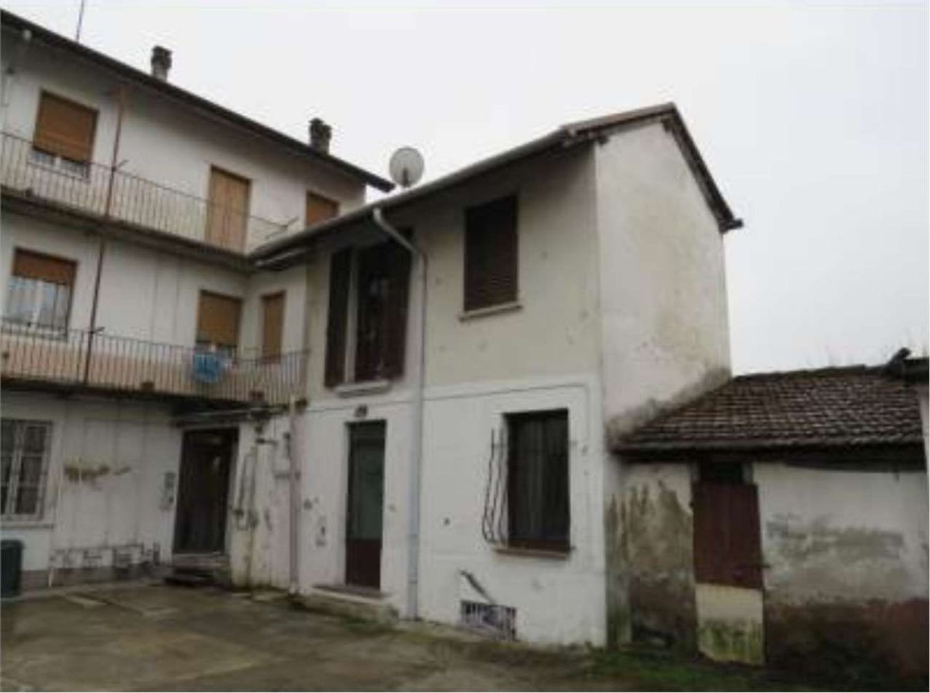 2-salle Appartement à Limbiate, Italy No. 260036
