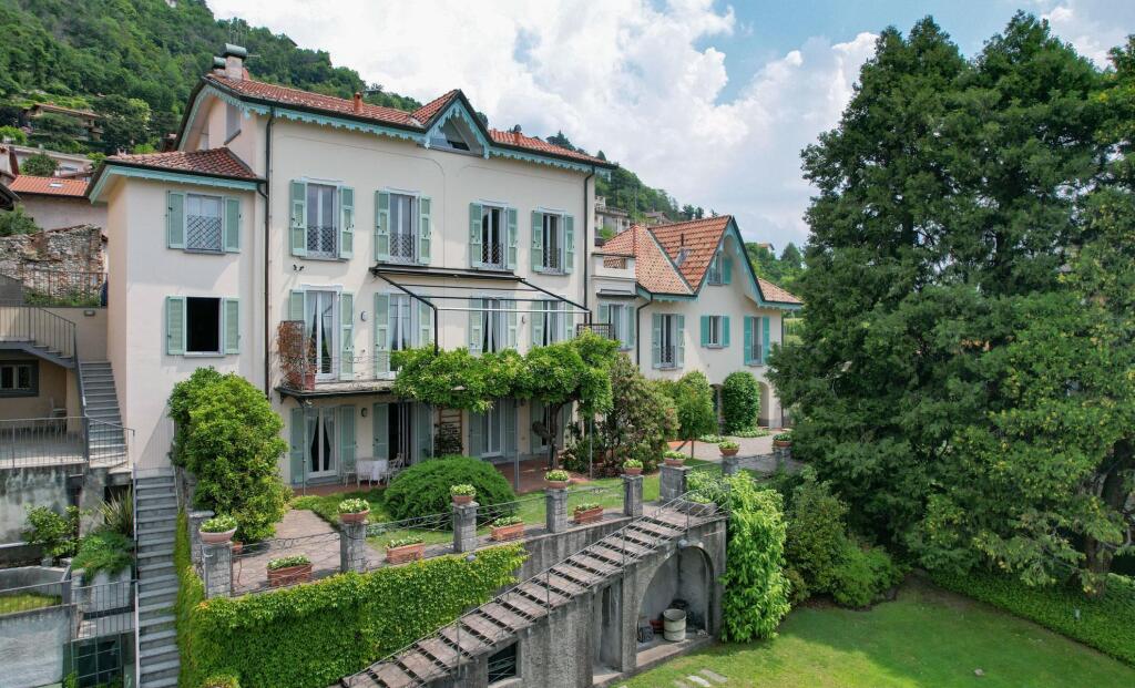 Вилла с 6 спальнями в Комо, Италия № 56722