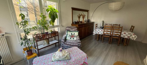 2 bedrooms Apartment in Paris, France No. 144044 2