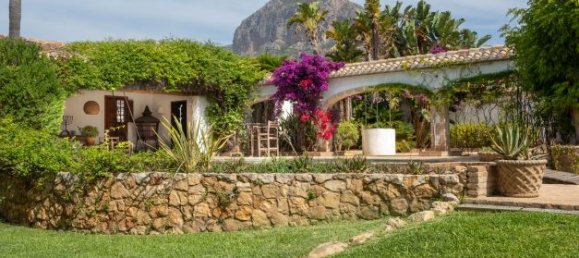 6 bedrooms Villa in Javea, Spain No. 8495 2