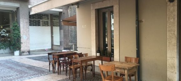 Коммерческая недвижимость с 4 комнатами в Брешиа, Италия № 86077 9