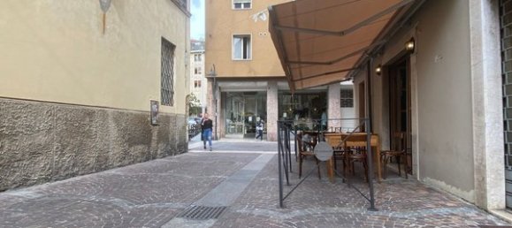 Коммерческая недвижимость с 4 комнатами в Брешиа, Италия № 86077 22