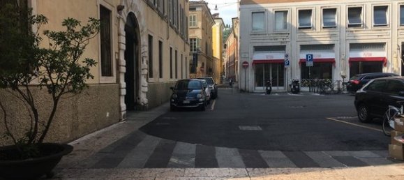 Коммерческая недвижимость с 4 комнатами в Брешиа, Италия № 86077 11