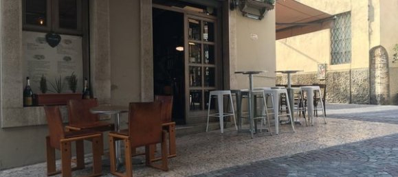 Коммерческая недвижимость с 4 комнатами в Брешиа, Италия № 86077 16