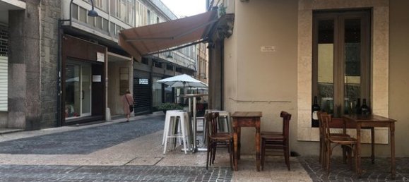 Коммерческая недвижимость с 4 комнатами в Брешиа, Италия № 86077 4