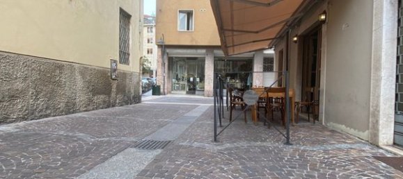 Коммерческая недвижимость с 4 комнатами в Брешиа, Италия № 86077 24