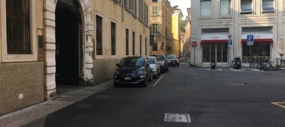 Коммерческая недвижимость с 4 комнатами в Брешиа, Италия № 86077 13