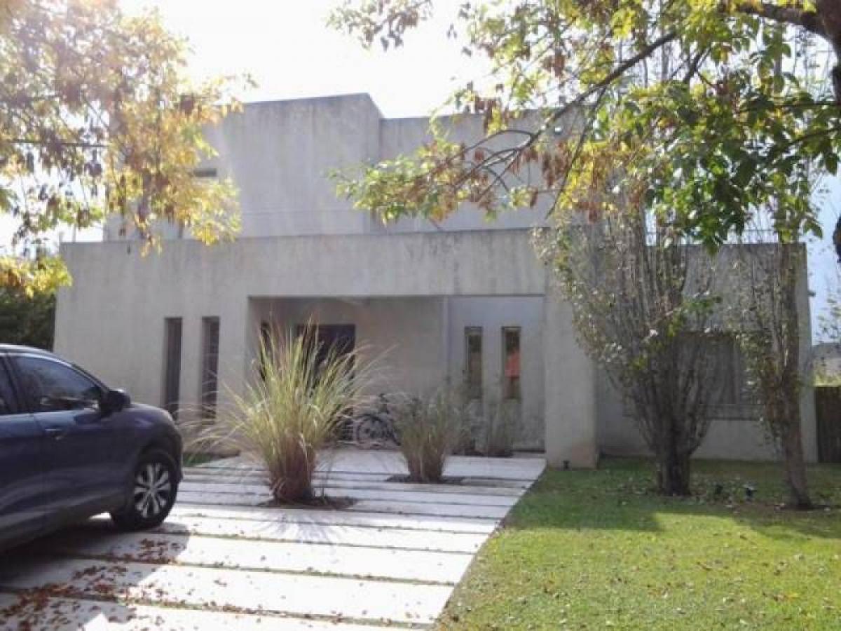 3 bedrooms House in Tigre, Argentina No. 21414