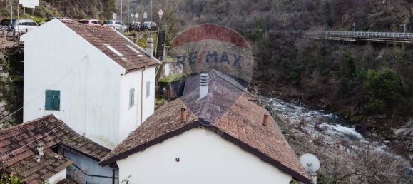 3 bedrooms House in Davagna, Italy No. 35848 7